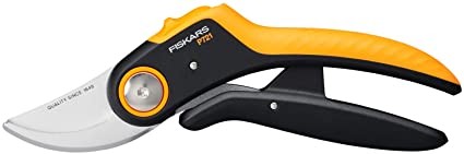 FISKARS škare vrtne mimoilazne Plus P721 1057170 FPP FISKARS vrtne mimoilazne škare Plus P721 1057170 s Power-Lever tehnologijom